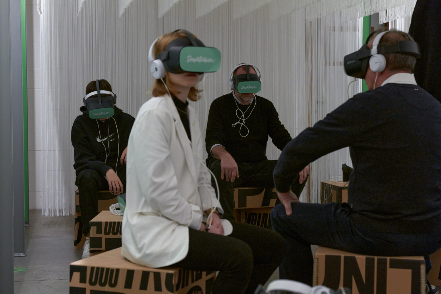 I visori VR della nuova mostra Senzatomica